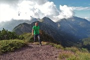 21 Sul sentiero dal Passo della Marogella a Cima di Mezzeno-Passo Laghi Gemelli